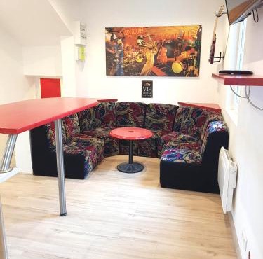 05 - Très joli 3 pièces neuf 2 chambres, logement tout équipé pour 1 à 4 personnes maximum, vue sur jardin avec parking privatif, grand fourgon possible, tout le linge de maison est fourni