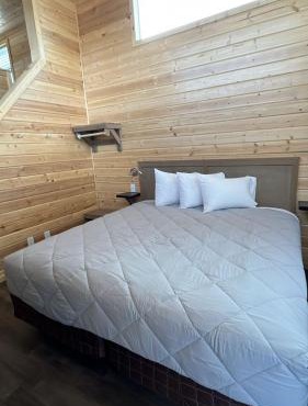064A Brand New Peaceful Chalet with Loft & King Bed near Grand Canyon South Rim