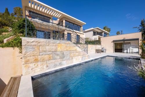 06BK - Superb contemporary sea-view villa