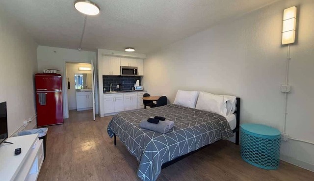 [07] ATX Studio: 1 Queen, Access to Gym & Laundry
