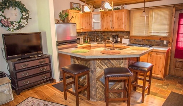 08) 1 Bedroom Condo - King - The Mountain Inn