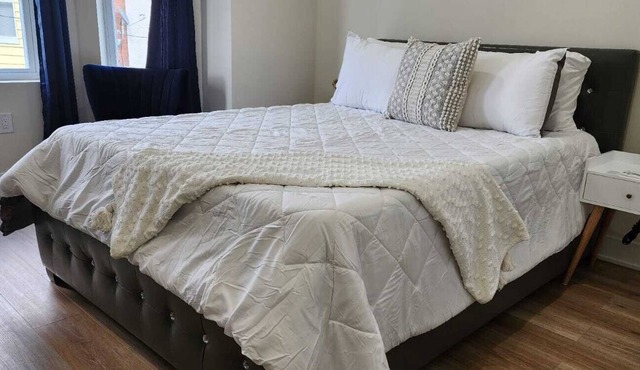 #08 Master Room + Private Bath in Squirrel Hill