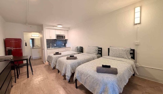 [09] ATX Studio: 3 Twins, Sleeps 3