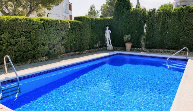098 Villa to rent with a private garden and pool quiet area