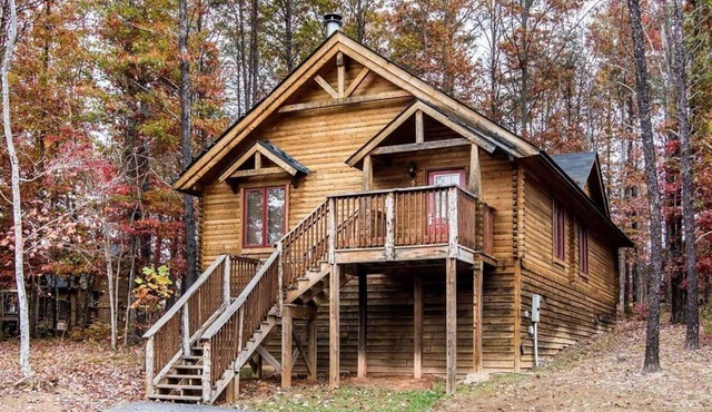 1,000 Acre Resort Horseback Riding 60 Acre Lake; Pools, whirlpool, games room