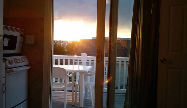 1-1/2 Blocks from the beach w/traffic light, Just remodeled