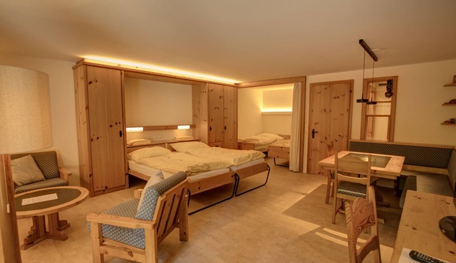 1 1/2-room flat with mountain view on the 2nd floor