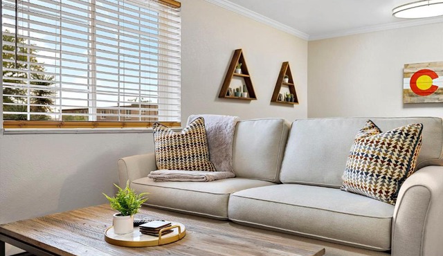 1 1 Bright Corner Unit Walkability & Close to Hospitals