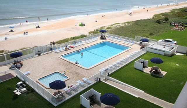 1/1 Condo on the BEACH! Week 17