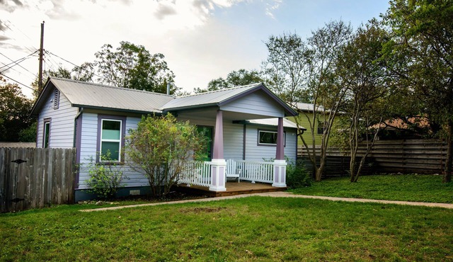 1/1 cozy private Zilker cottage!Wonderful area,walk to park and Barton Springs