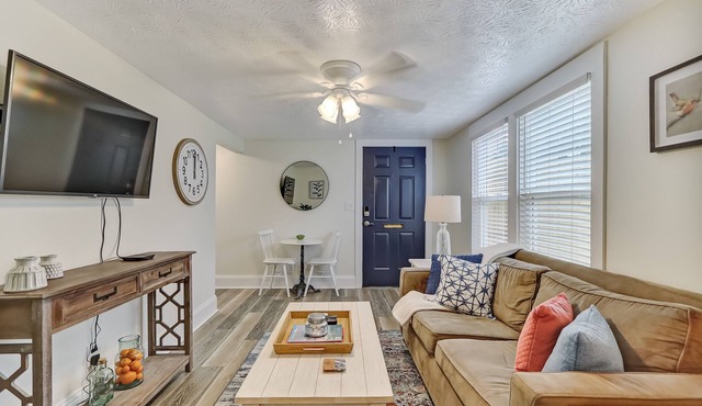 1/1 Hospitals | River| Trendy-Chic Avondale Townhouse