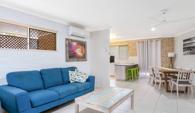 1/1 Rumbalara Avenue - Rainbow Beach. Walk to everything