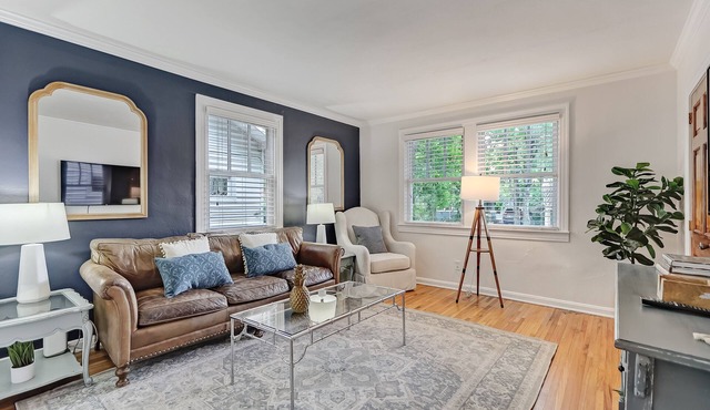 1/1 Top-Notch Features | Historic Riverside Home