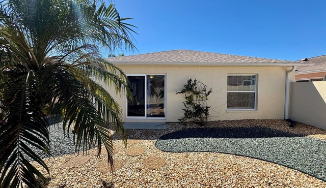 1/1 Villa in The Village of De La Vista