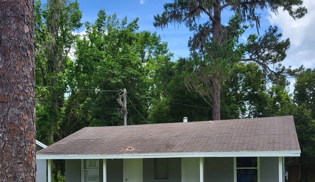 1/1 Wifi, King Size Bed, Kitchen & essentials. Well appointed cottage for R&R.