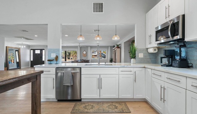 ½ Acre Vegas Oasis - Garden, Huge Yard, Family & Pet Friendly