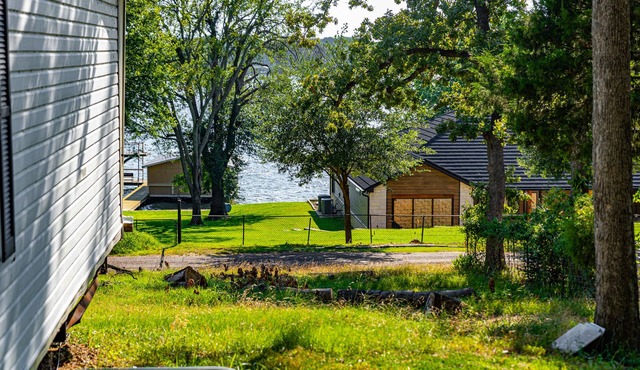 1/2 Acre View 1 Min To Water