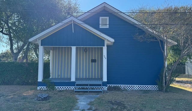 1-2 bedroom cottage in quiet Portland TX with central AC, optional fitness room.