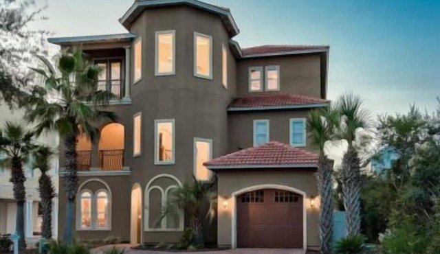 1/2 Block From Private Beach, 7 BR, Remodeled, Theater, Discounted Golf Cart