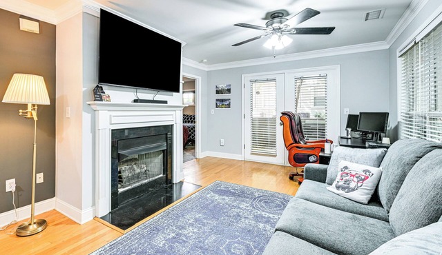 1/2 Mi to Bank of America Stadium: Uptown Condo!