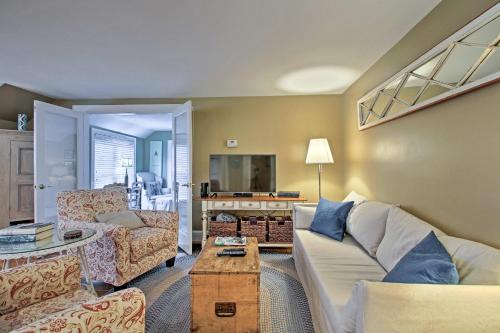 1/2 Mi to Beach: Lovely Guesthouse in Kennebunk!