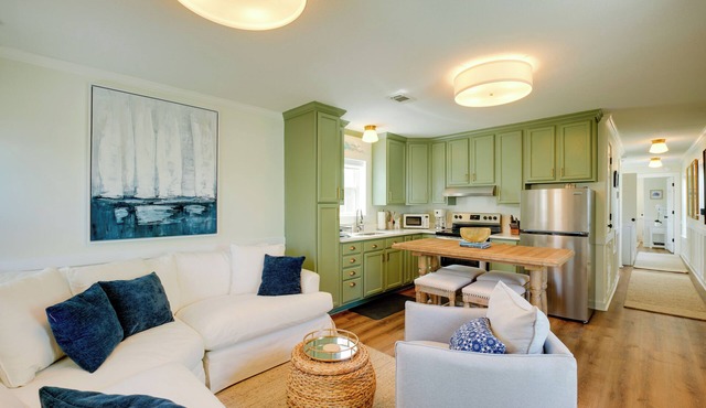< 1/2 Mi to Beach: Gem w/Lanai in Pass Christian