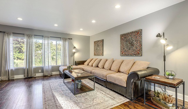 1/2 Mi to Creation Museum: Home w/Large Yard!