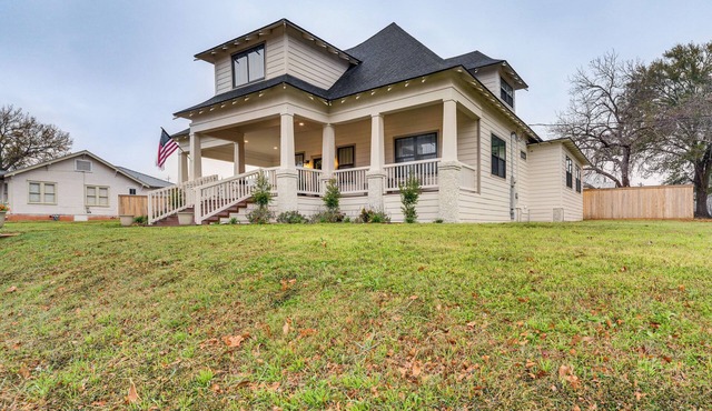 1/2 Mi to Downtown Shops: Brenham Home w/Fire Pit