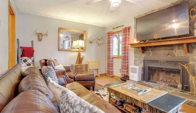 1/2 Mi to Marina: Lake Arrowhead Condo!