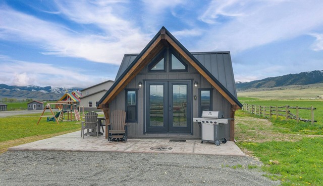 1/2 Mi to Ruby River: Cabin w/Trail Access!