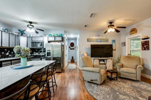 1/2 Mi to Sapelo River: Family Home w/Large Yard