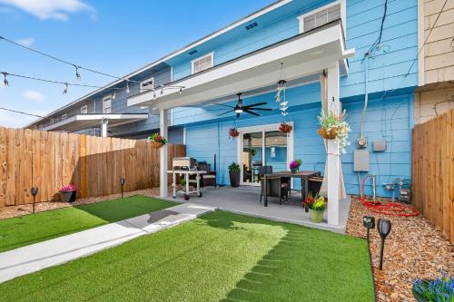 1/2 Mi to Sylvan Beach Park! Chic Townhome w/Yard