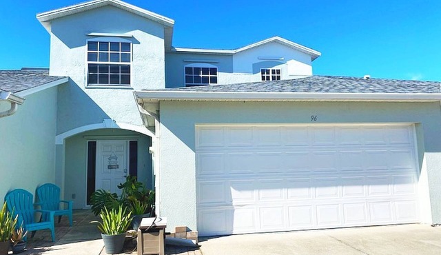1/2 mile from the Atlantic Ocean - spacious townhouse