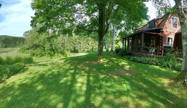 1/2 mile to EVL, Lake, HOT TUB, Pets welcome