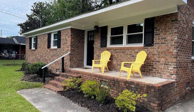 1.2 Miles from ECU Campus just off 10th, Fully equipped 3Bed/2Bath House.