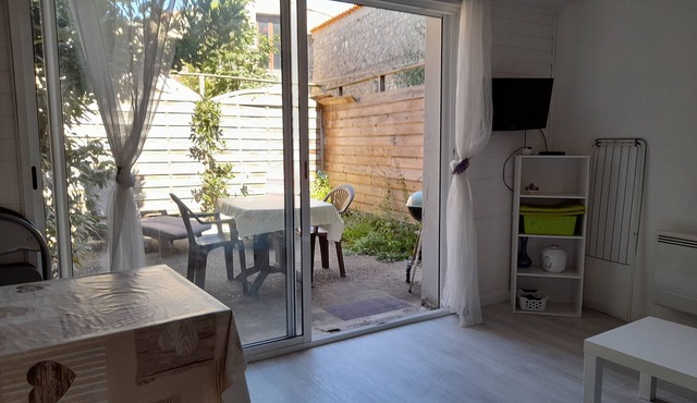 1/2 pers, Charm and comfort, 10 min from ROYAN beaches ! wifi fiber. ANCV. 2*.