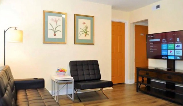 1 #23 - 4 Bedroom Condo - McCormick Place, Wintrust Arena, Chinatown