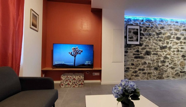 1-3 Getaway in large charming T2 with terrace