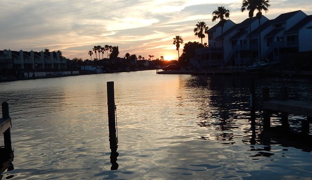 1.3 miles to beach & conveniently located to fishing,restaurants & shopping!