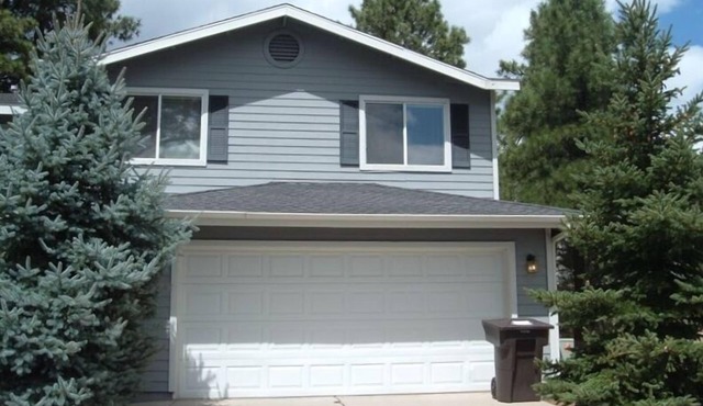 1,350 Sf Townhouse next to Campus and Downtown