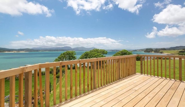 1-3Bdr Upstairs Apartment at ONEPU MOANA Holiday Home with SpaPool