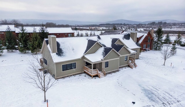 1/4 mile to Timberline! Fireplace, Hot tub!