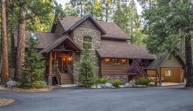 1.5-acre creekside estate! Features a new yoga deck, Sundance spa, 3 King suites, AC & walk to town.