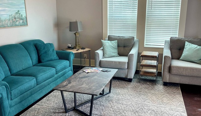 1.5 Blks 2 beach. Pet Friendly Near cruise terminal as well. Great Neighborhood.