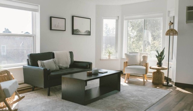 1.5 Blocks from the Lakewalk, Near Restaurants and Brews