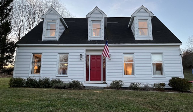 1.5 Hrs NYC, Best Ski Home, Shops, Dining, FirePl, VIEWS! Hot Tub Spa, BBQ, Hike