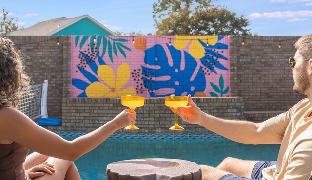 1.5 Mile to Beach! Game Room! Pets!