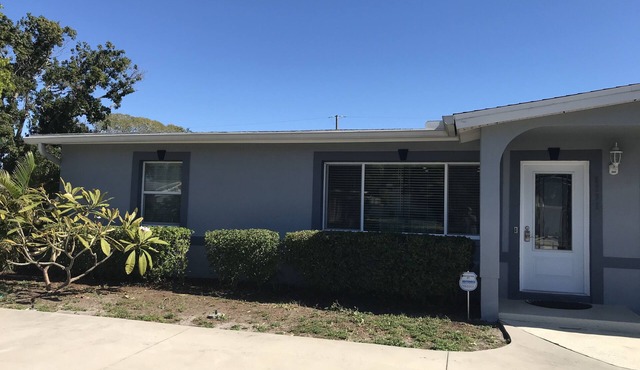 1.5 MILES FROM BEACH ON THE GULF of MEXICO Private home in Seminole