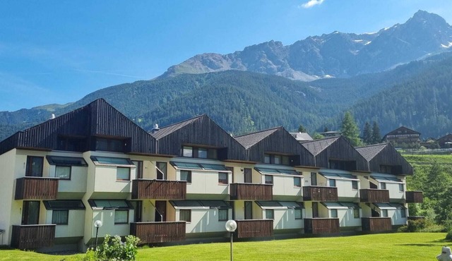 1.5 room apartment for 1 - 5 people with a beautiful view of the Piz d'Err