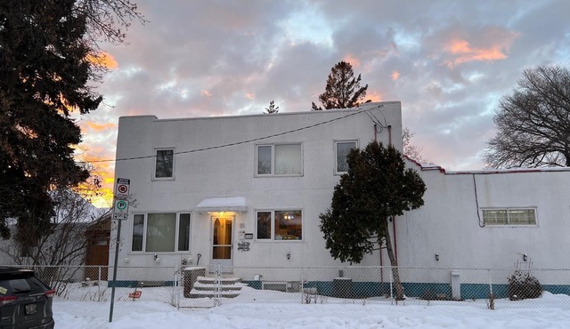 #1 {5 STAR PRIVATE ROOM} {WINNIPEG JETS} in WOLSELEY,{5kms 4m Airport}
